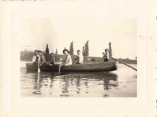 PHOTO ANCIENNE 1947 COLLECTION SCOUTISME GROUPE SCOUTS EN UNIFORMES BARQUE