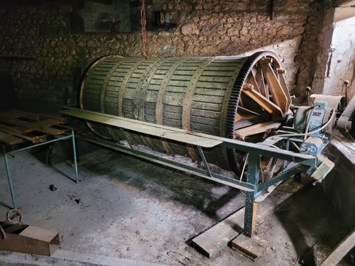 Pressoir viticole ancien-