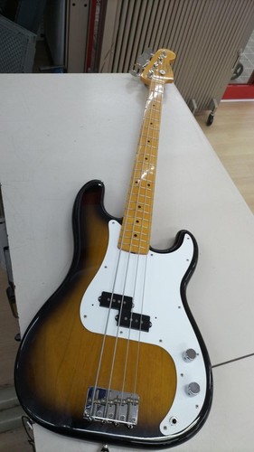 Guitare basse électrique