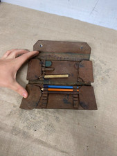 Ancienne trousse d’école en cuir avec quelque accessoires a restaurer