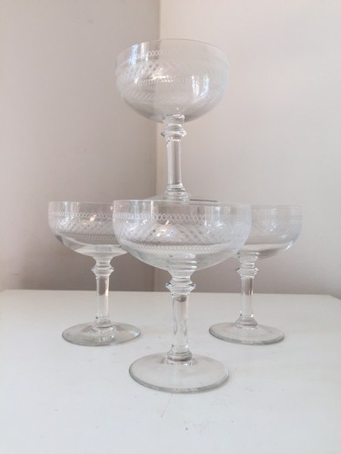 Ensemble coupes à - de,