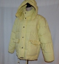 Doudoune matelassée plumes..Manches et capuche amovibles.