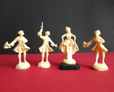 Lot 4 Anciennes figurines pub