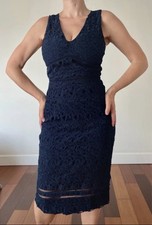 Robe très élégante en dentelle bleu marine marque Massimo Dutti taille 36