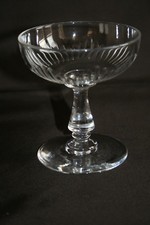 Coupe à champagne ancienne en cristal taillé