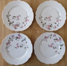 LOT DE 4 ASSIETTES EN