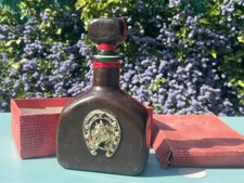 Ancienne carafe habillée de cuir