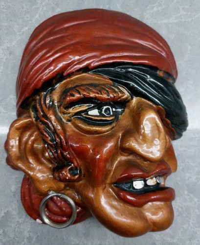 Masque mural vintage