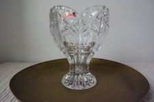 vase ancien en cristal  moulé forme coeur