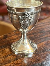 Très joli coquetier argent - très,