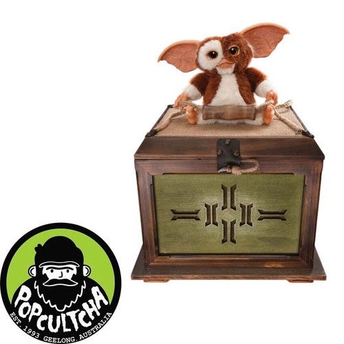 Gremlins gizmo with - with, mogwai