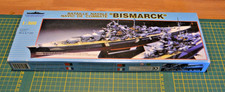 MAQUETTE  BISMARCK  1/800  avec moteur