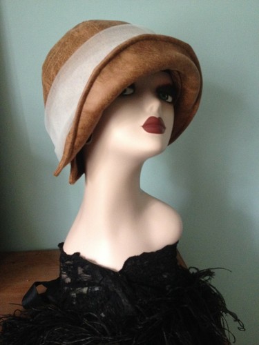 Chapeau cloche faux cuir camel