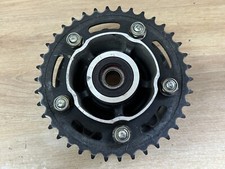 UN PORTE COURONNE ARRIERE MOTO