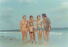 ANCIENNE PHOTOGRAPHIE A LA PLAGE MAILLOTS DE BAINS VINTAGE