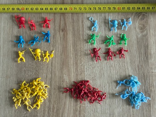 Lots plusieurs figurines - de,