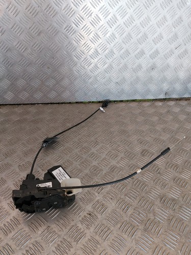 Serrure fermeture porte avant