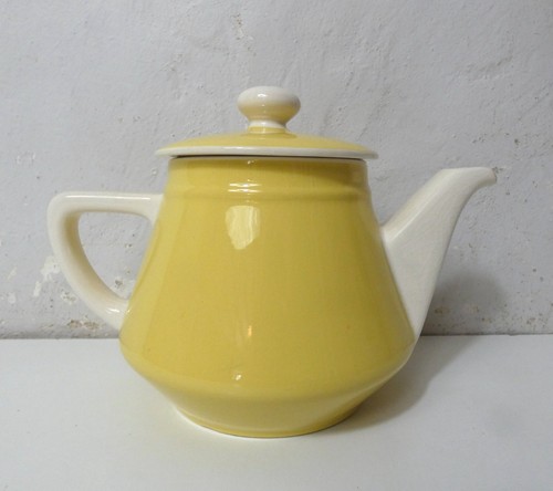 Ancienne théière jaune - ancienne,