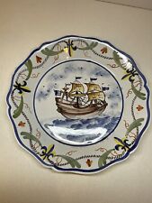 ASSIETTE FAIENCE ÉMAILLÉE DÉCOR FLEURS DE LYS ET BATEAU, GALION ,