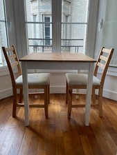 Table en bois Ikea avec deux chaises, 74x74x75 cm
