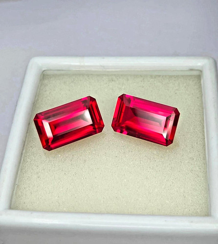 Paire pierres taillées en - paire,