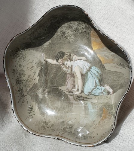 Ancienne coupelle émaille sur