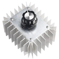 R??gulateur de tension AC 220V