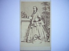 Photo CDV Jeune femme robe