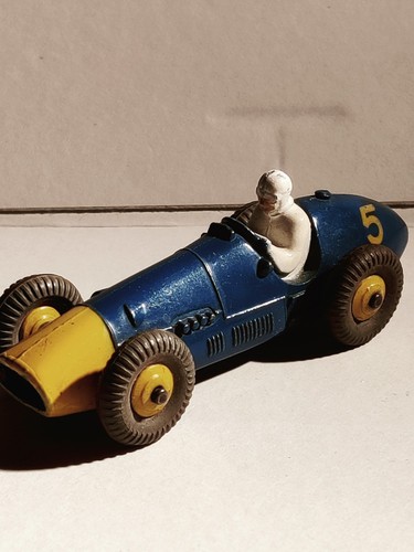 Ferrari racing car dinky - racing,