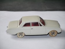 DINKY TOYS  FORD TAUNUS GRIS