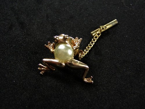 Vintage frog with faux white - with,