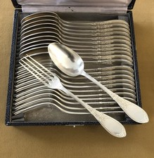 ménagère 12 couverts de table en métal argenté modèle EMPIRE fourchette Cuillère