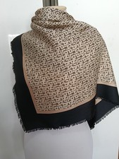 Joli Foulard Longchamp en Soie