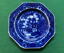 Assiette octogonale blanc bleu en porcelaine de Chine Compagnie des Indes XVIII