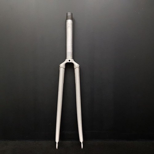 Fourche 700 sablée acier brut