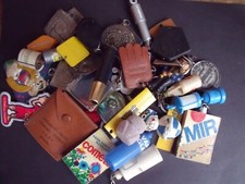 Lot de 40 PORTE-CLÉS diverses marques non-alimentaires