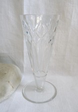 Beau vase ancien forme tulipe en cristal taillé de Baccarat (signé) 