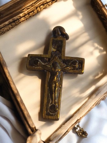Petite croix religieuse en - ,