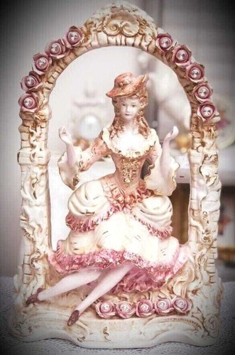 Figurine femme porcelaine - femme,