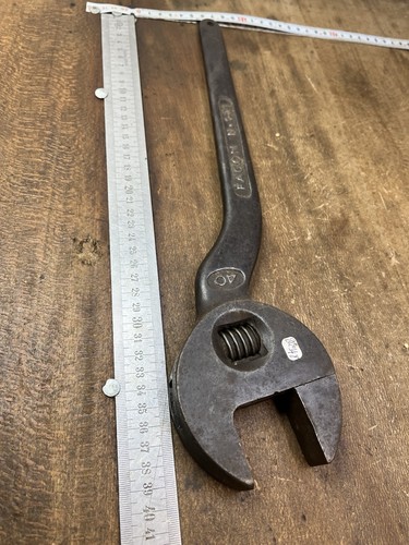 Old tool outil - tool,