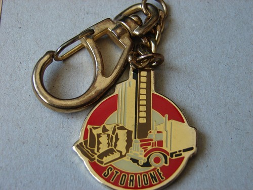 Imposant porte clefs avec - imposant,