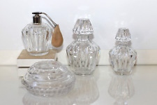 Ensemble de flacons, poudrier, vaporisateur en cristal BACCARAT