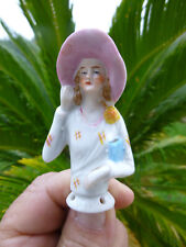 DEMI - FIGURINE EN PORCELAINE