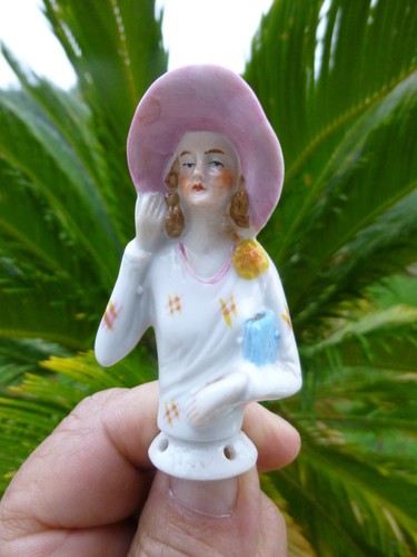 Demi figurine en porcelaine - demi,