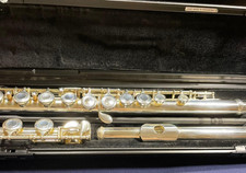 Flûte Yamaha YFL-221 d'occasion avec étui rigide et étui souple