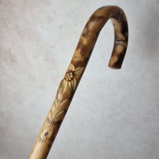 Canne en Bois Sculpté – Décor Edelweiss Gravé “Valluire” – Souvenir Montagne