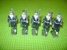 BRITAINS LOT DE 5 MARINS EN PLOMB FUSIL A L'EPAULE AU DEFILE