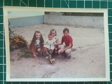 vr157 Photo ancienne circa 1970 groupe enfant bébé tricycle