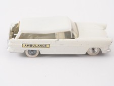 Solido démontable ambulance Ford Ranch Wagon 458 avec brancard RARE