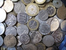 65 PIÈCES MONNAIES FRANÇAISES AVEC NOMBREUSES COMMÉMORATIVES PRISES DANS CE LOT